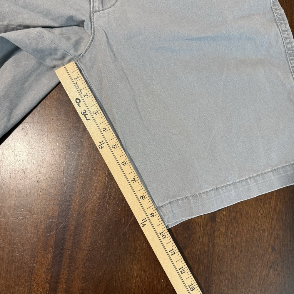 Old Navy Mens Lived In Straight Shorts Size 32 Gray Chino Casual Neutral Classic - Picture 9 of 9